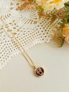 COLAR MENINA COM PEDRA NATURAL EM FORMATO REDONDO na internet