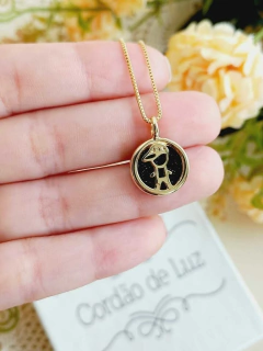 COLAR MENINO COM PEDRA NATURAL EM FORMATO REDONDO - Cordão de Luz Joias Finas