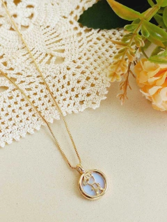 COLAR MENINO COM PEDRA NATURAL EM FORMATO REDONDO