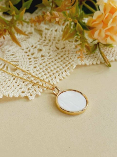 COLAR ARVORE DA VIDA COM APLICAÇÕES DE RÓDIO BRANCO PEDRA NATURAL MADREPEROLA - loja online