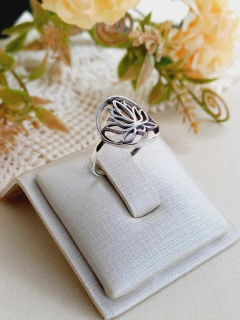 ANEL FLOR DE LOTUS EM PRATA 925 - Cordão de Luz Joias Finas