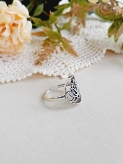 ANEL FLOR DE LOTUS EM PRATA 925