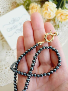 COLAR CHOKER FECHO BÓIA ESFERAS DE HEMATITA na internet