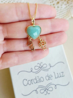 COLAR CASAL DE FILHOS COM PEDRA NATURAL EM FORMATO DE CORAÇÃO