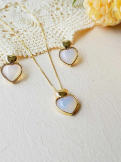 CONJUNTO CORAÇÃO COM A PEDRA OPALINA - Cordão de Luz Joias Finas