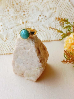 ANEL REDONDO COM PEDRA NATURAL QUARTZO VERDE PEROLADO - comprar online