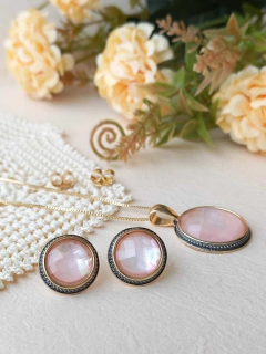 CONJUNTO REDONDO COM APLICAÇÕES DE RÓDIO NEGRO EM MADREPEROLA ROSA FACETADA - loja online