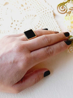 Imagem do ANEL QUADRADO COM PEDRA NATURAL ONIX