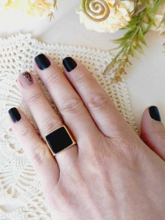 ANEL QUADRADO COM PEDRA NATURAL ONIX