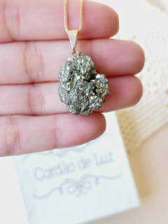 COLAR PEDRA NATURAL PIRITA PEQUENA - comprar online