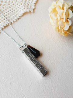 COLAR PLAQUINHA ORAÇÃO PAI NOSSO COM PEDRA NATURAL - comprar online