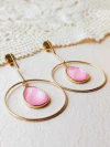 BRINCO LONGO COM MADREPEROLA ROSA FACETADA