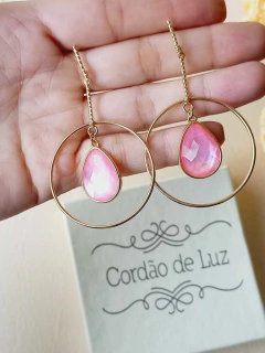 BRINCO LONGO COM MADREPEROLA ROSA FACETADA - comprar online