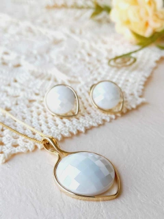 Imagem do CONJUNTO REDONDO COM PEDRA NATURAL FACETADA E EFEITO PEROLADO