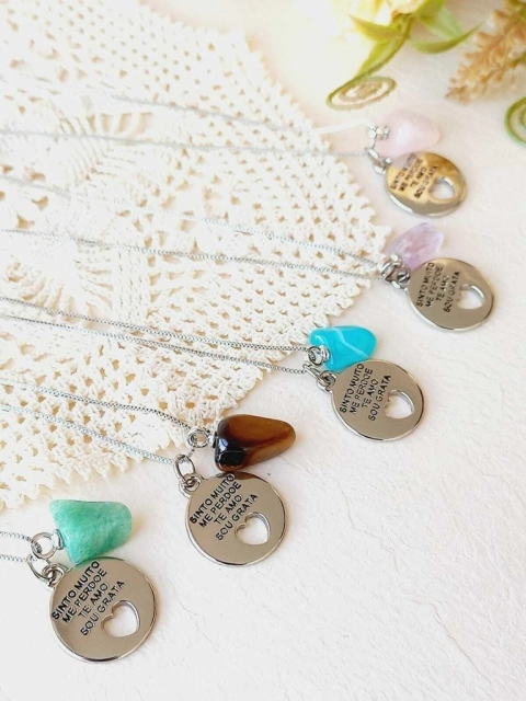 COLAR PINGENTE DUPLO HOOPONOPONO E PEDRA NATURAL