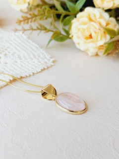 COLAR OVAL EM PEDRA NATURAL na internet