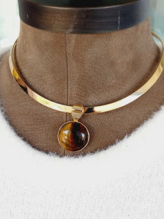 COLAR CHOKER COM PEDRA NATURAL