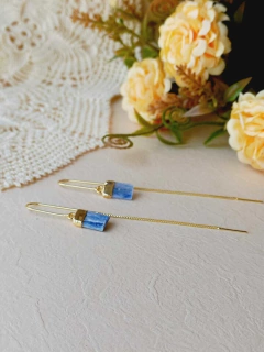 BRINCO FIO PASSANTE COM A PEDRA NATURAL CIANITA na internet