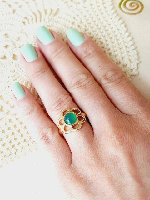 ANEL EM FORMATO DE FLOR COM A PEDRA NATURAL AGATHA VERDE