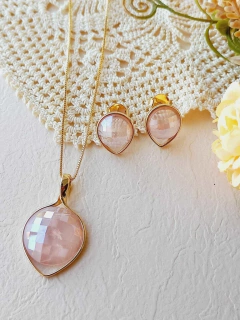 CONJUNTO REDONDO COM PEDRA NATURAL FACETADA E EFEITO PEROLADO