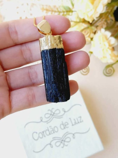 COLAR PINGENTE MÉDIO PEDRA BRUTA TURMALINA NEGRA na internet