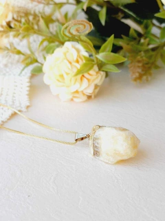 COLAR PEDRA BRUTA CALCITA AMARELA - Cordão de Luz Joias Finas