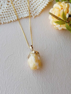 COLAR PEDRA BRUTA CALCITA AMARELA - loja online