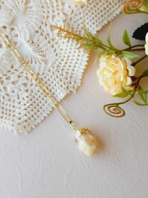 COLAR PEDRA BRUTA CALCITA AMARELA