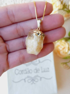 COLAR PEDRA BRUTA CALCITA AMARELA na internet