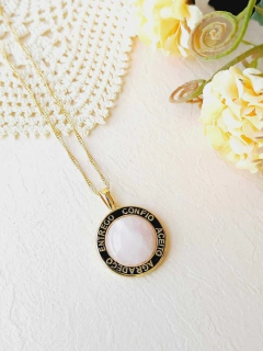 Imagem do COLAR REDONDO MANTA ENTREGO, CONFIO, ACEITO, AGRADEÇO COM PEDRA NATURAL