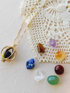 COLAR CHAMADOR DE ANJOS E DIFUSOR AROMATICO HOOPONOPONO COM PEDRAS NATURAIS - Cordão de Luz Joias Finas