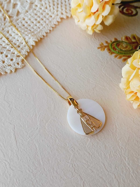 COLAR PINGENTE MÉDIO NOSSA SENHORA COM MADREPEROLA