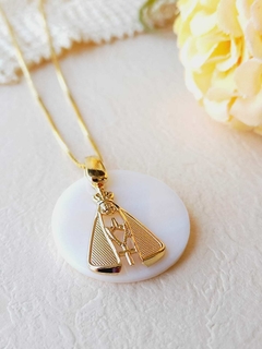 COLAR PINGENTE MÉDIO NOSSA SENHORA COM MADREPEROLA - loja online