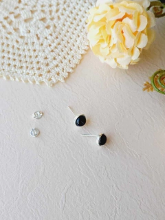 BRINCO PRATA 925 COM PEDRA NATURAL AGATHA NEGRA na internet