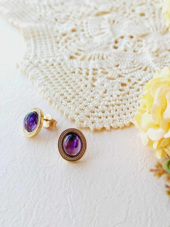 BRINCO OVAL COM PEDRA NATURAL AMETISTA na internet