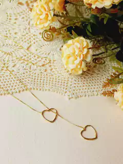 COLAR GRAVATINHA PINGENTE DUPLO DE CORAÇÃO - Cordão de Luz Joias Finas