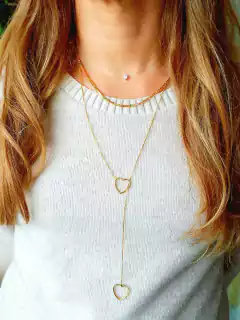 COLAR GRAVATINHA PINGENTE DUPLO DE CORAÇÃO - comprar online