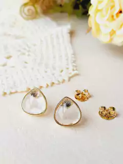 BRINCO GOTA COM PEDRA NATURAL CRISTAL DE ROCHA - Cordão de Luz Joias Finas