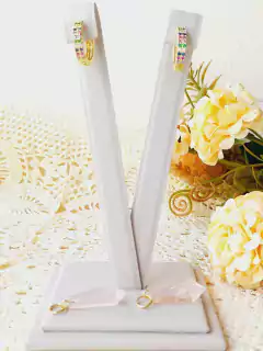 BRINCO ARGOLAS CRAVEJADAS DE ZIRCONIAS COM PEDRA NATURAL SELENITA na internet