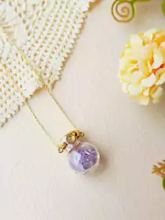 COLAR CAPSULA EM VIDRO COM MINI CASCALHOS DE CRISTAIS NATURAIS - loja online