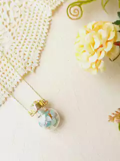 COLAR CAPSULA EM VIDRO COM MINI CASCALHOS DE CRISTAIS NATURAIS na internet