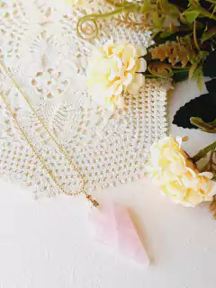 COLAR DIFUSOR AROMATICO TRIANGULO COM PEDRA NATURAL na internet