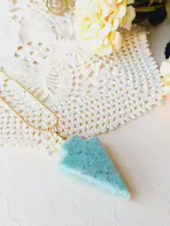 COLAR DIFUSOR AROMATICO TRIANGULO COM PEDRA NATURAL - comprar online