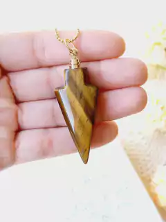 COLAR DIFUSOR AROMATICO TRIANGULO COM PEDRA NATURAL