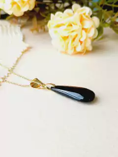 COLAR COM PINGENTE GOTA PEDRA NATURAL ONIX - loja online