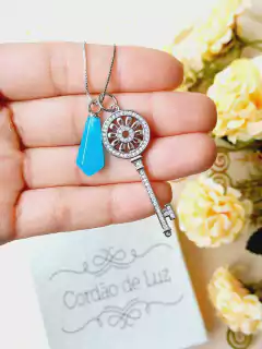 COLAR PINGENTE MÉDIO DUPLO CHAVE COM PEDRA NATURAL - loja online