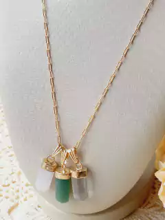 COLAR TRIO DE CRISTAIS QUARTZO ROSA, VERDE E CRISTAL na internet