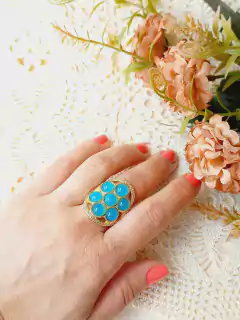 ANEL CRAVEJADO DE MINI ZIRCONIAS COM 7 PEDRAS NATURAIS DE AGATHA AZUL CÉU - loja online