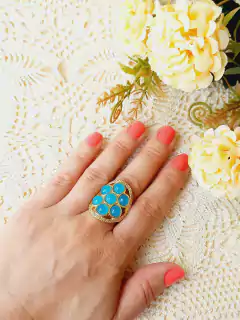 ANEL CRAVEJADO DE MINI ZIRCONIAS COM 7 PEDRAS NATURAIS DE AGATHA AZUL CÉU