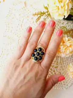 ANEL CRAVEJADO DE MINI ZIRCONIAS COM 7 PEDRAS NATURAIS DE AGATHA NEGRA - Cordão de Luz Joias Finas